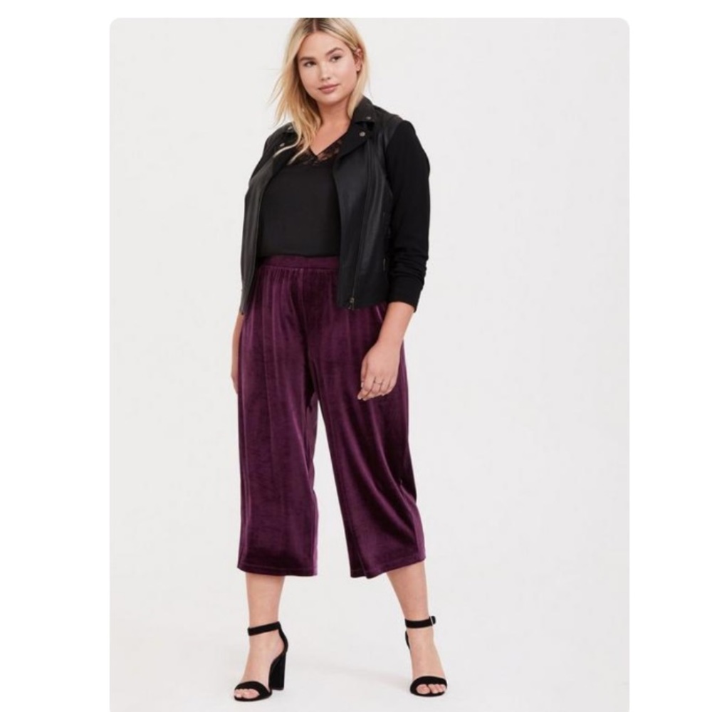 TORRID NWT Burgundy Purple Velvet Culotte Pockets SZ 0 L 12  Soft Glam Lux